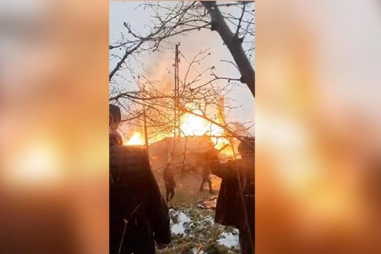 Kastamonu'da yangın! Ev k&uuml;le d&ouml;nd&uuml;