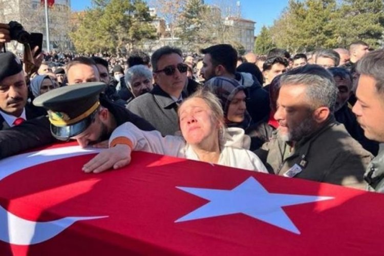 T&uuml;rkiye şehitlerini uğurladı