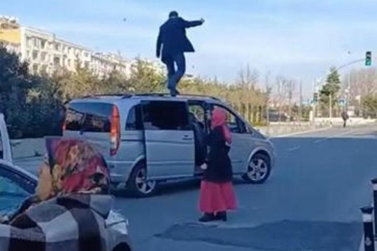 İstanbul'da yolu kapatttılar, etrafa para sa&ccedil;tılar
