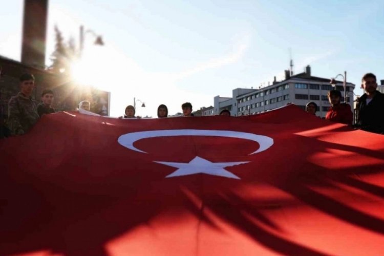 Bolu'da 20 kişiyle şehitleri anma y&uuml;r&uuml;y&uuml;ş&uuml; d&uuml;zenlendi