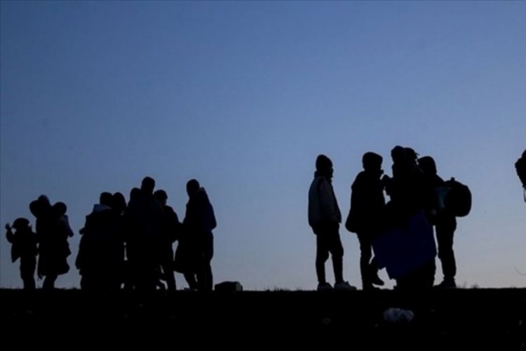 Balıkesir'in Ayvalık il&ccedil;esi a&ccedil;ıklarında 25 d&uuml;zensiz g&ouml;&ccedil;men kurtarıldı