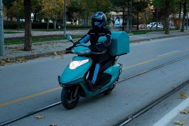 Kuryeler aylık 100 bin TL mi kazanıyor? Verdiği yanıt sosyal medyada g&uuml;ndem oldu