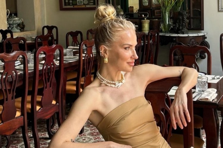 Burcu Esmersoy, işi tatile d&ouml;n&uuml;şt&uuml;rd&uuml;!
