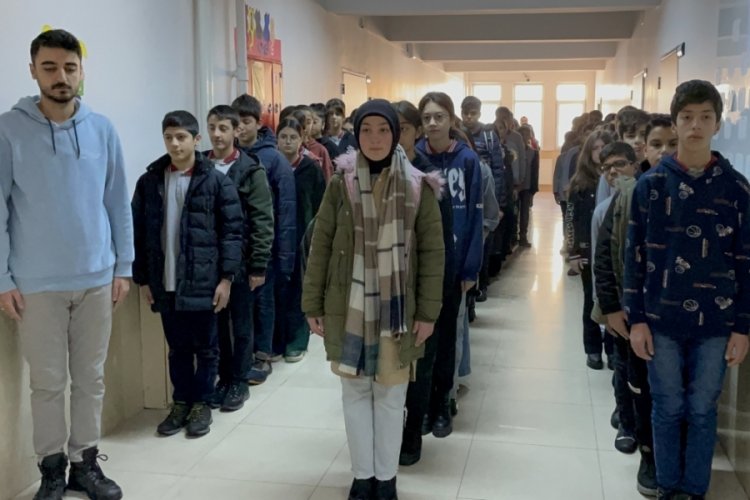 Tatvan'daki okullarda şehitler i&ccedil;in saygı duruşunda bulunuldu