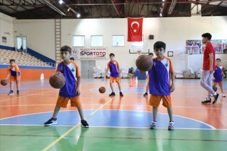 Bursa'da İneg&ouml;l Belediyesi 5851 &ccedil;ocuğu sporla buluşturdu