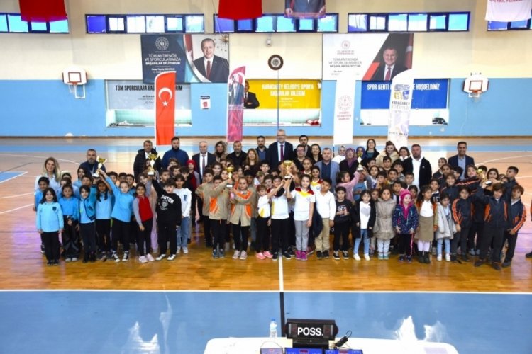 Bursa Karacabey'de 'Geleneksel &Ccedil;ocuk Oyunları' renkli g&ouml;r&uuml;nt&uuml;lere sahne oldu