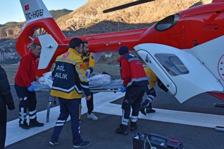 G&uuml;m&uuml;şhane'de ambulans helikopter 6 yaşındaki Erva Asel i&ccedil;in havalandı