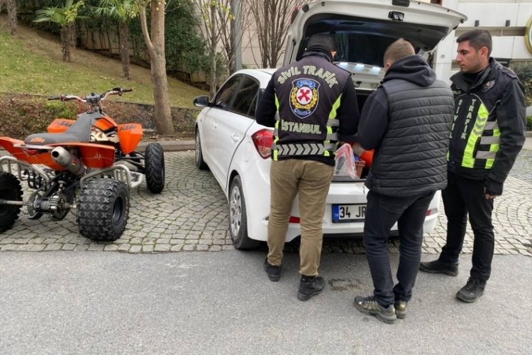 İstanbul'da trafiği tehlikeye d&uuml;ş&uuml;ren s&uuml;r&uuml;c&uuml;ye 22 bin lira ceza