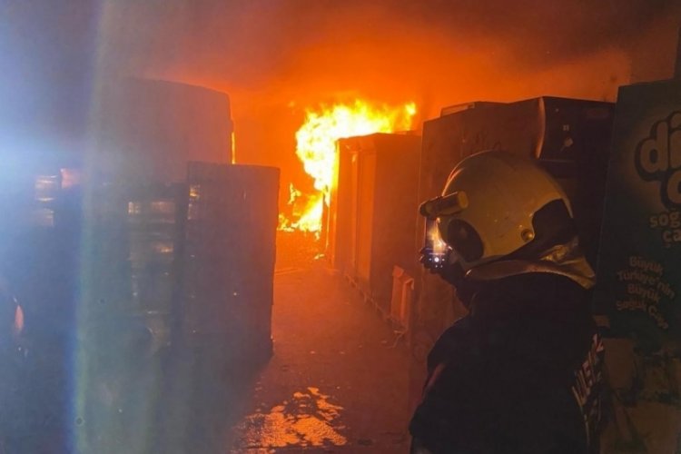 Kırklareli L&uuml;leburgaz'da depo yangını korkuttu