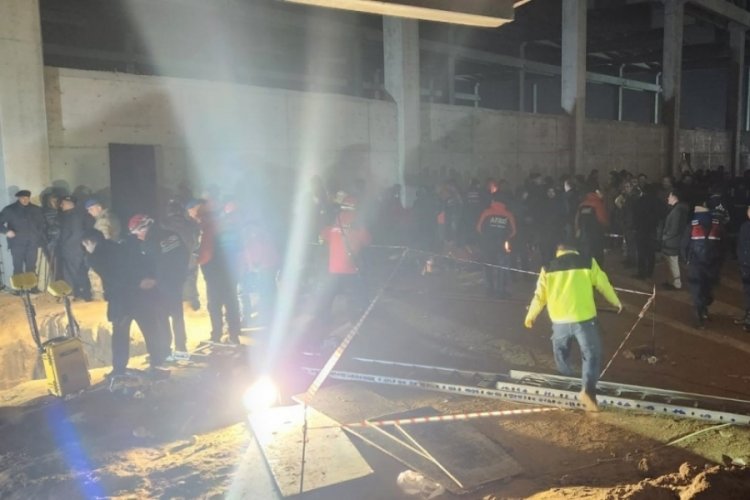 Tekirdağ'da fabrika inşaatında g&ouml;&ccedil;&uuml;k: 2 iş&ccedil;i toprak altında kaldı