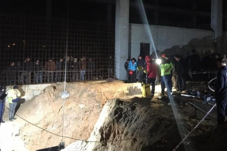 Tekirdağ'da g&ouml;&ccedil;&uuml;k altında kalan 2 iş&ccedil;iden biri kurtarıldı!