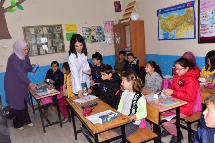 K&ouml;y k&ouml;y dolaşarak sağlık taraması yapıyorlar