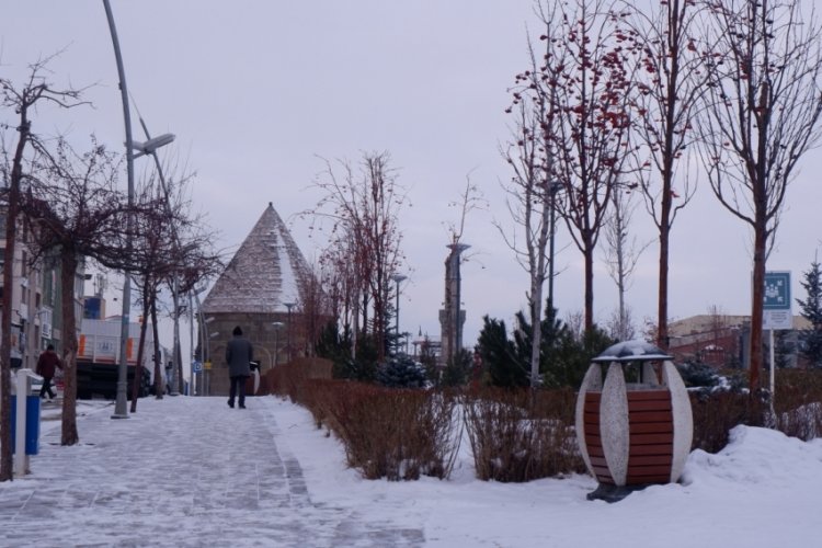 Erzurum'da soğuk hava ve kar hayatı olumsuz şekilde etkiliyor