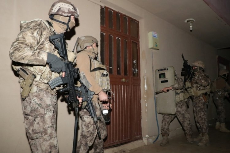 Mersin'de DEAŞ operasyonu! Ter&ouml;r &ouml;rg&uuml;t&uuml;ne eleman kazandıran 7 ş&uuml;pheli yakalandı