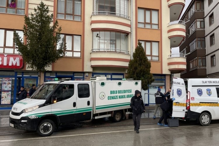 91 yaşındaki adam balkondan d&uuml;şerek &ouml;ld&uuml;