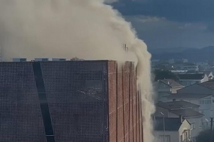 &Ccedil;anakkale'de AVM'de yangın!