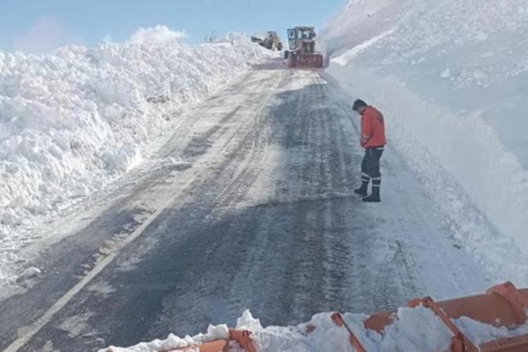Hakkari-Şırnak kara yolu yeniden ulaşıma a&ccedil;ıldı