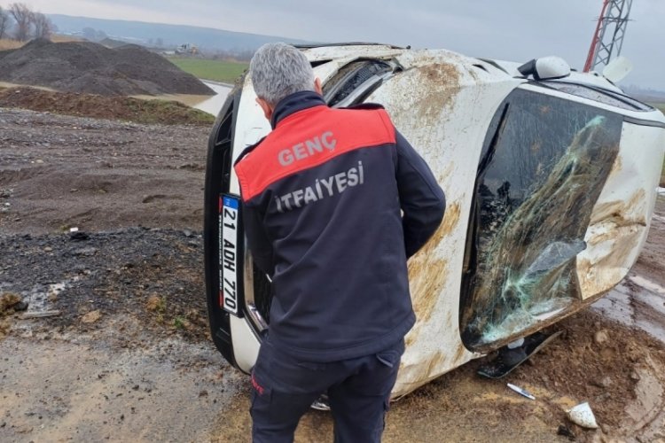 Bing&ouml;l'de otomobil, kontrolden &ccedil;ıkarak takla attı! 1 yaralı
