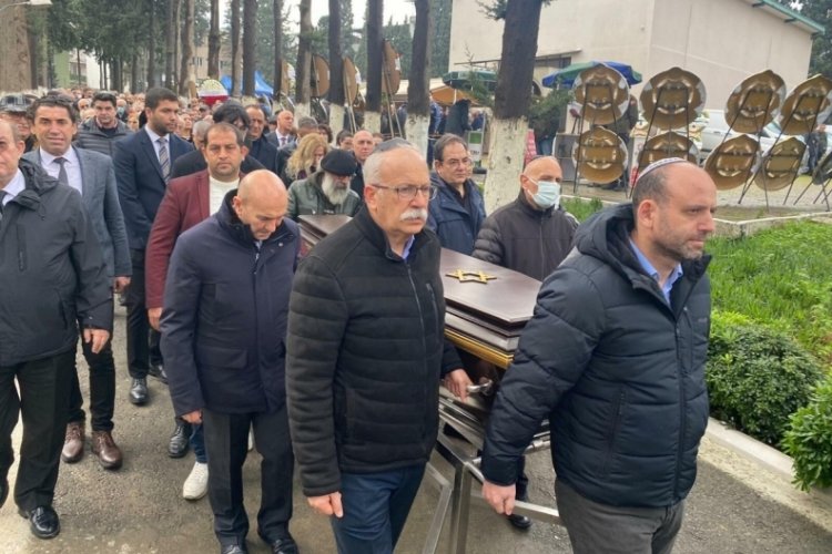 Atat&uuml;rk fotoğrafları koleksiyonuyla tanınan Hanri Benazus, toprağa verildi