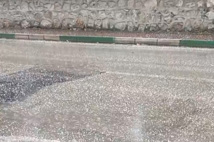 Bursa'da dolu yağışı zor anlar yaşattı!