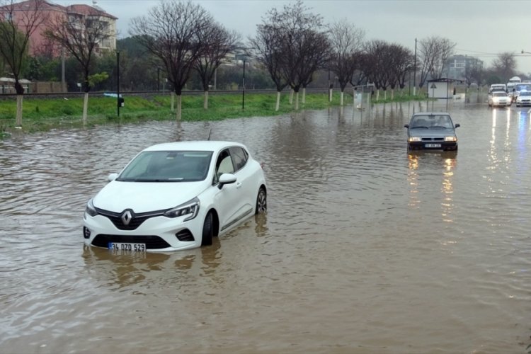 Aydın'da sağanak etkili oldu: Ev ve işyerlerini su bastı!