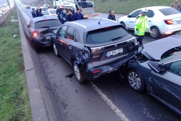 &Ccedil;orlu'da 10 ara&ccedil;lı zincirleme kaza: 1 yaralı
