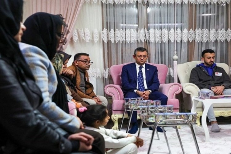 &Ouml;zg&uuml;r &Ouml;zel şehit ailesini ziyaret etti!