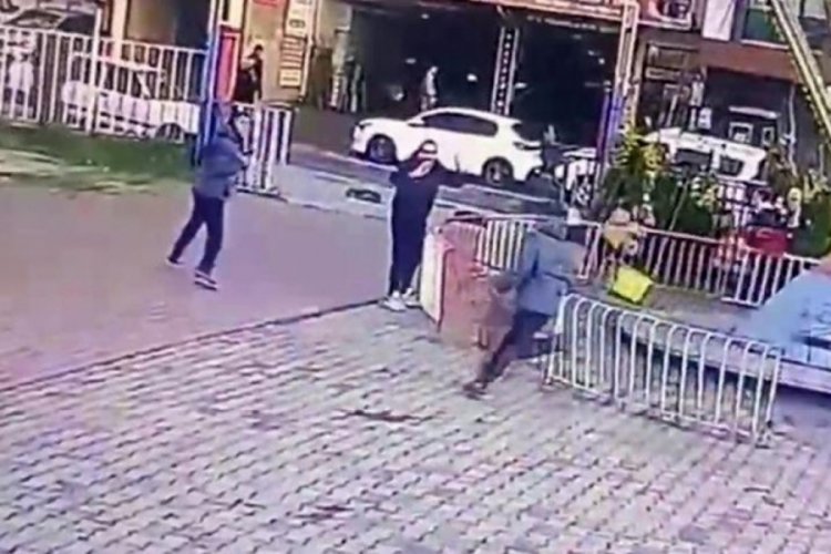 Kız kardeşinin sevgilisine &ccedil;ocuk parkında silahlı saldırı!