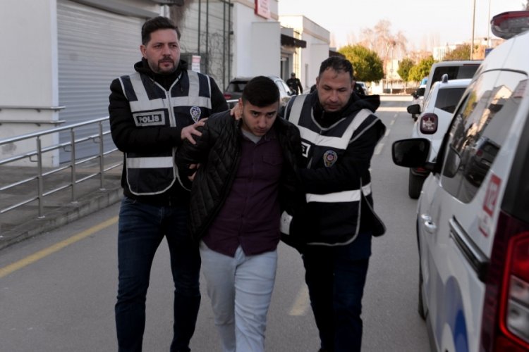 Adana'da 2 eve 'silah ve uyuşturucu' operasyonu!