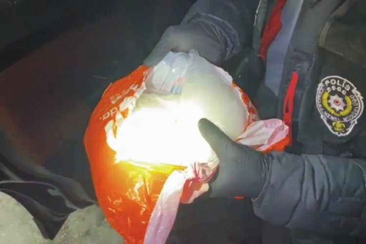 Osmaniye'de otomobilde 3 kilo 450 gram metamfetamin ele ge&ccedil;irildi
