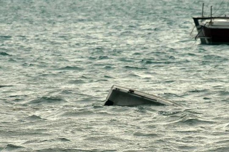 Sakarya'da balık&ccedil;ı teknesi alabora oldu