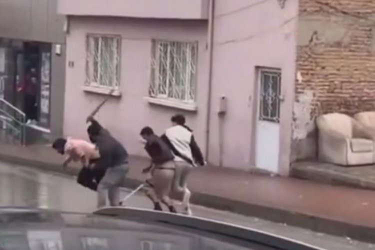 Eskişehir'de sopalarla sokak ortasında 'bor&ccedil;' kavgası