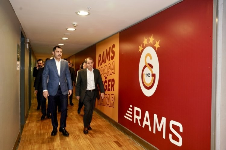 Murat Kurum, Galatasaray Kul&uuml;b&uuml;'n&uuml; ziyaret etti