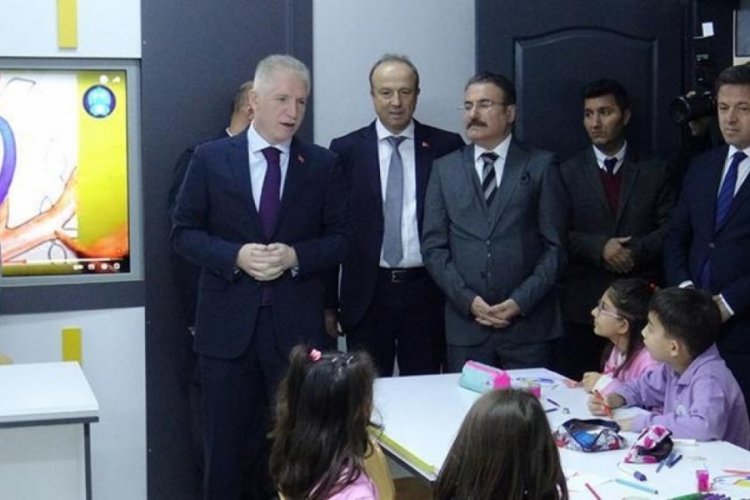 İstanbul Valisi G&uuml;l a&ccedil;ıkladı! &Ouml;ğrenciler i&ccedil;in 4 ayrı proje hazırlanıyor