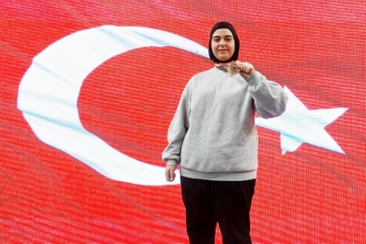 Yalovalı Aleyna boksta T&uuml;rkiye &uuml;&ccedil;&uuml;nc&uuml;s&uuml; oldu