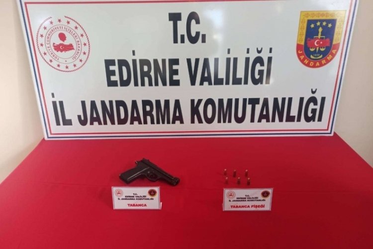 Edirne'de &uuml;zerinde silahla yakalanan şahıs g&ouml;zaltına alındı