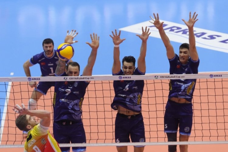 Arkas Spor &ccedil;eyrek finalde