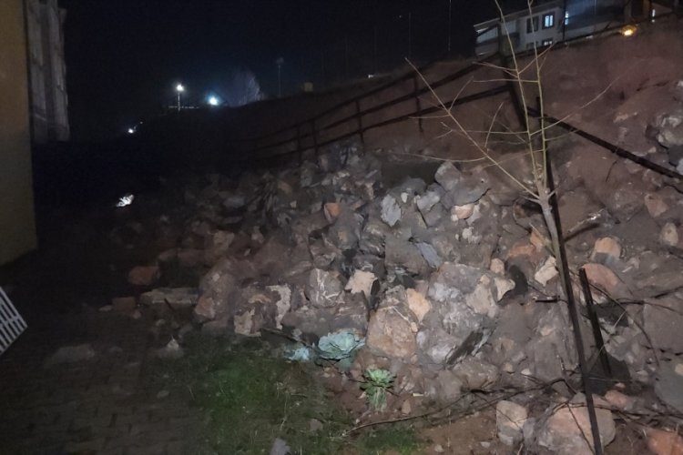 Karab&uuml;k Safranbolu'da sitenin istinat duvarı &ccedil;&ouml;kt&uuml;