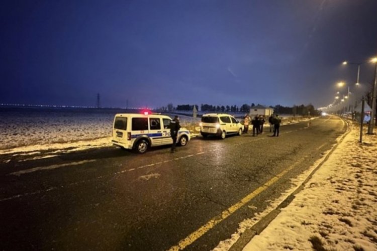 Erzurum'da sevgilisiyle tartışan kadın hareket halindeki ara&ccedil;tan atladı