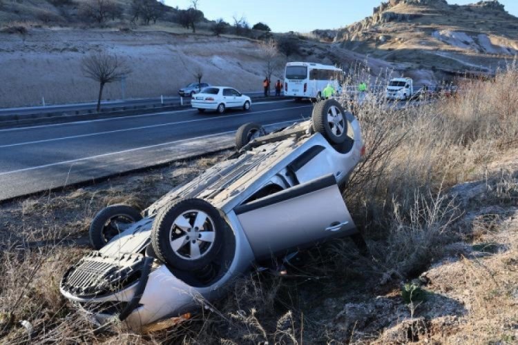 Yol buzlandı, kazalar art arda geldi