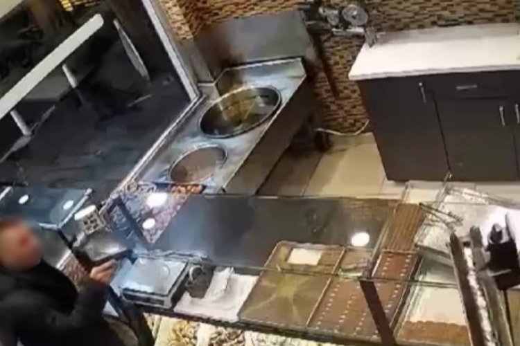 İstanbul'da tatlıcıda dehşet anları kamerada