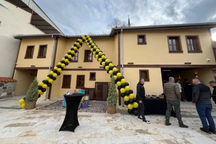 Nil&uuml;fer Belediyesi, &Uuml;r&uuml;nl&uuml;'ye Arı Evi kazandırdı