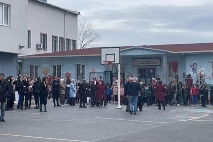 İstanbul Sultangazi'de ilkokulda yangın! Okul tahliye edildi