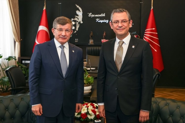 &Ouml;zg&uuml;r &Ouml;zel, Ahmet Davutoğlu ile g&ouml;r&uuml;şt&uuml;