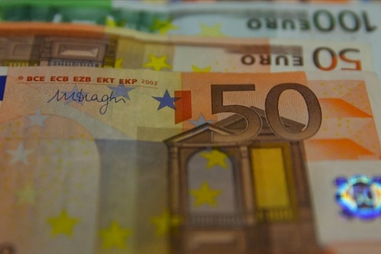 Kosova, 1 Şubat'tan itibaren nakit &ouml;deme işlemlerinde euro kullanacak