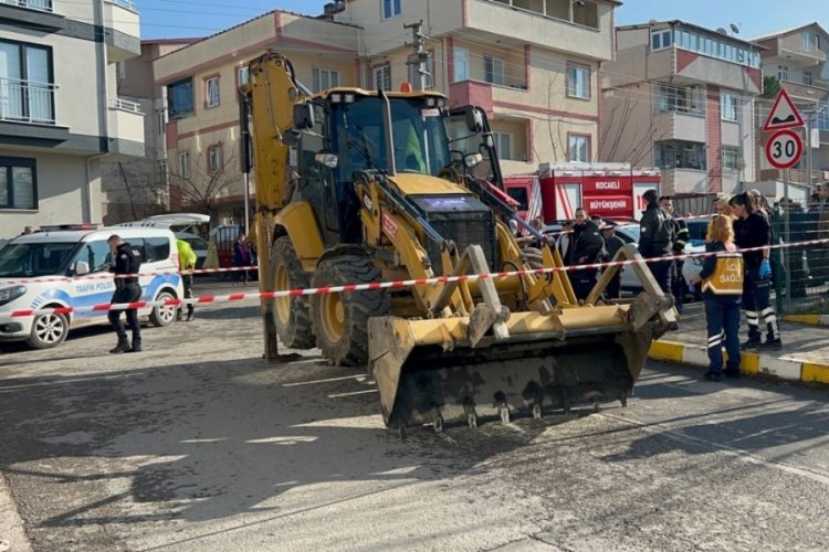 Kocaeli'de iş makinesinin &ccedil;arpması sonucu hayatını kaybeden Elis bebek defnedildi