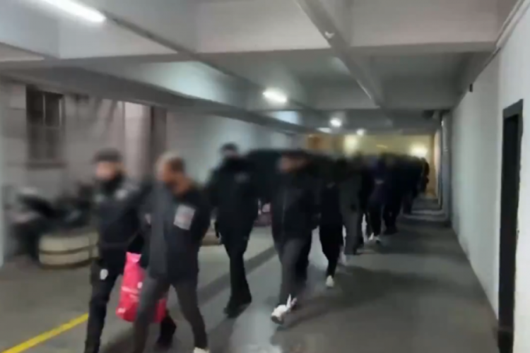 Narkog&uuml;&ccedil;-44 operasyonunda 52 sokak satıcısı yakalandı