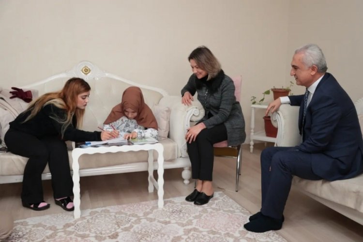 Bedensel engelli gen&ccedil; kadın okuma hayalini 25 yaşında ger&ccedil;ekleştirdi