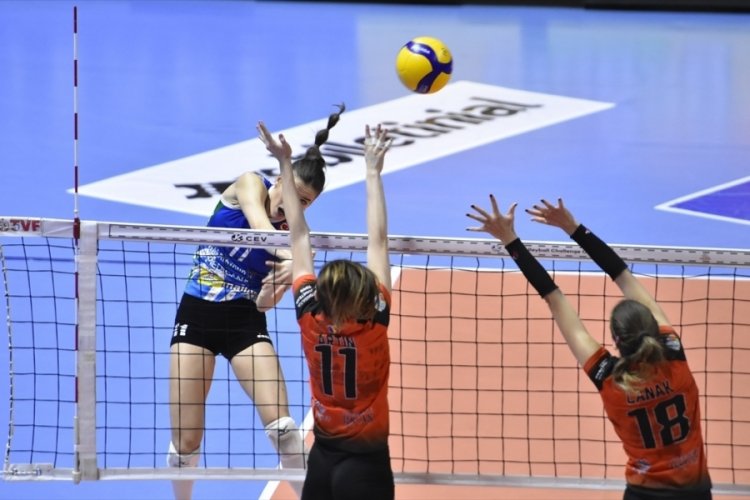 Nil&uuml;fer Belediyespor, Romanya'nın CSM Lugoj takımını 3-0 yendi
