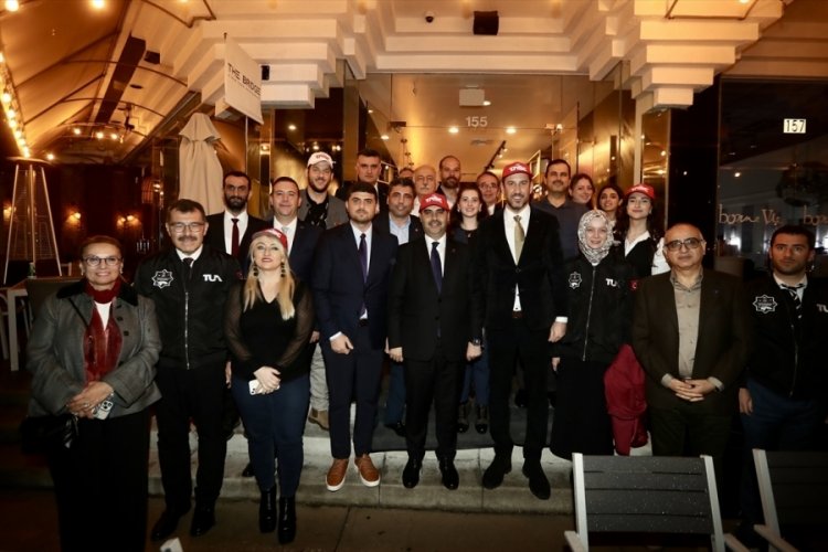 Bakan Kacır, ABD'de T&uuml;rk vatandaşlarla buluştu